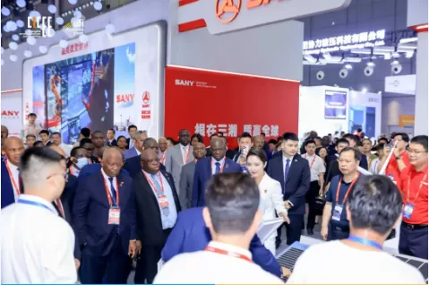 第四届长沙国际工程机械展览会盛大开幕——全球工程机械精英齐聚长沙 共绘行业发展新蓝图！(图4)