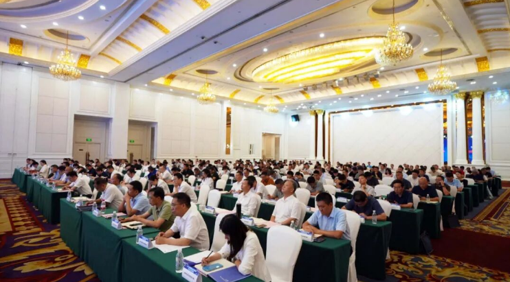 鄂湘两省举行工程机械产业合作对接会——2027CICEE十国百城千企品牌万里行走进“中国专用汽车之都”随州(图2) 鄂湘两省举行工程机械产业合作对接会——2027CICEE十国百城千企品牌万里行走进“中国专用汽车之都”随州(图2)